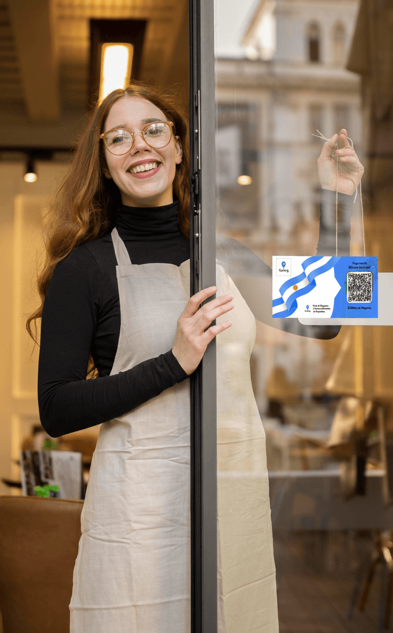 Mujer abriendo su negocio con esperanza